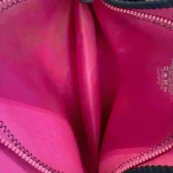 Built Poppy Flower Gourmet On The Go Lunch Tote With Removable Strap - Picture 5 of 7